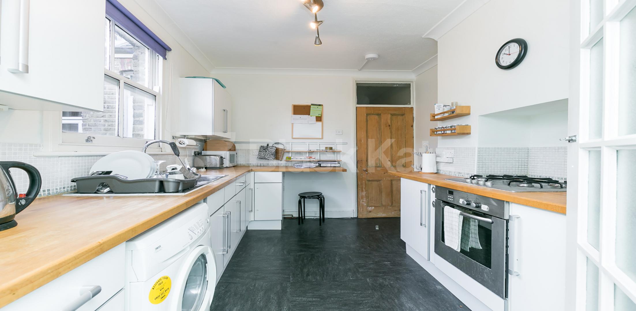			LARGE 1 DOUBLE BEDROOM PROPERTY!, 1 Bedroom, 1 bath, 1 reception Flat			 Terront Road, HARRINGAY N4